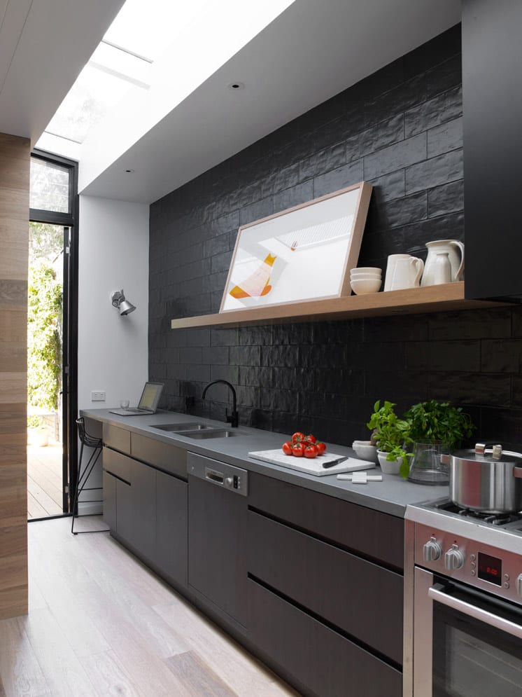 Woontrendz-moderne-zwarte-keuken