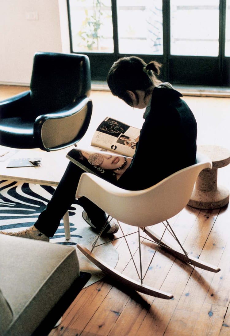 Ode aan de Vitra Eames Plastic Chair (designstoel uit 1950)