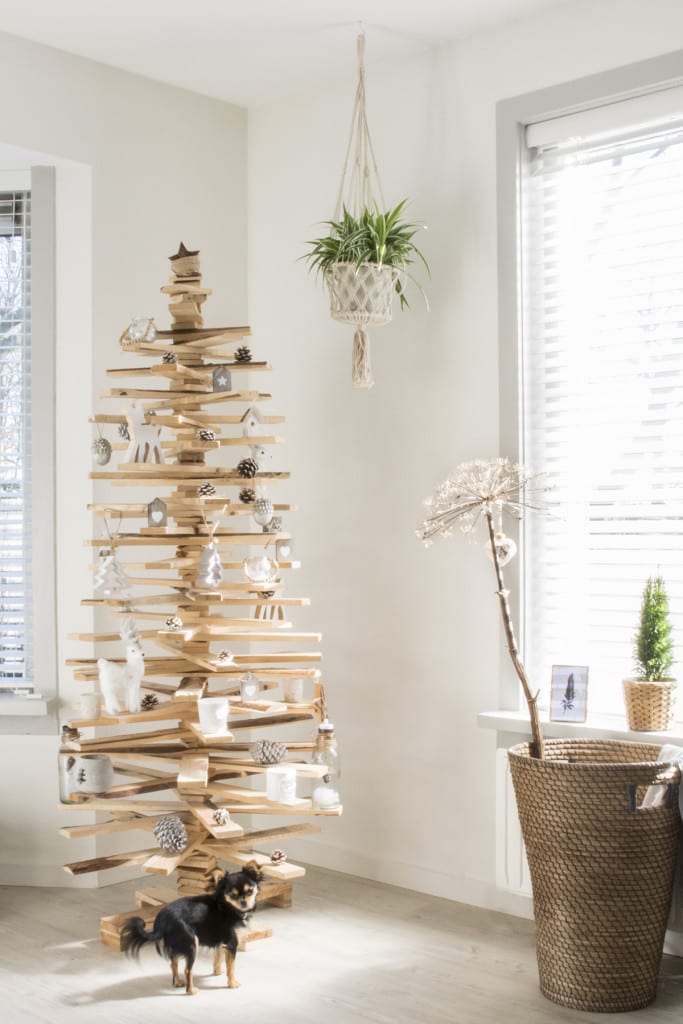 Binnenkijken bij Marlou & Jurre - houten kerstboom 