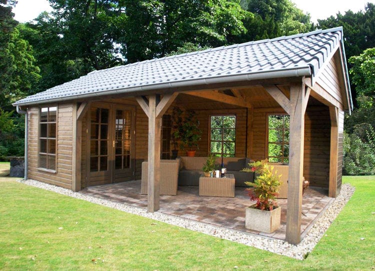Tuinhuis met ramen en veranda