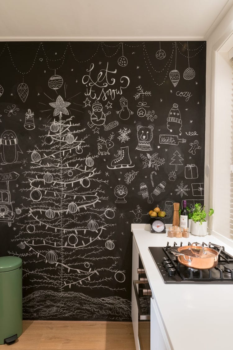 Kerst handlettering op krijtmuur bij Mark & Hiske