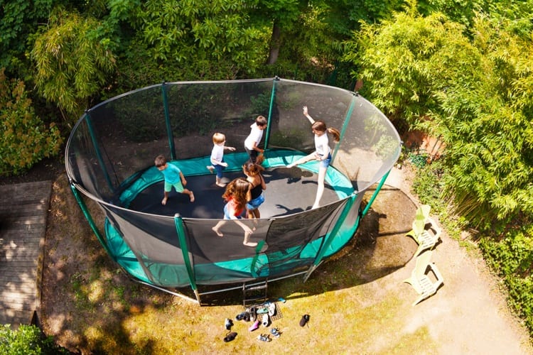 Masaccio voorwoord Keel Hierom moet jij een ingraaf trampoline in je tuin hebben - Woontrendz